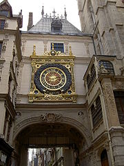Horloge sur le beffroi à Rouen